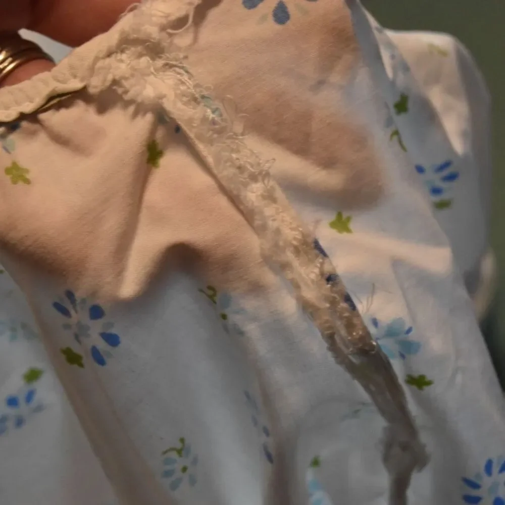 Unbranded charming vintage